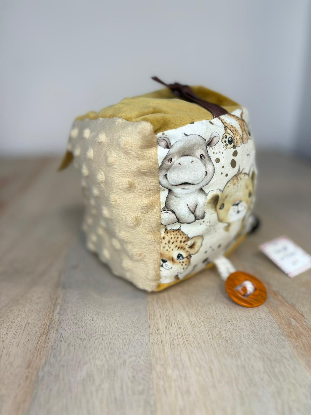 Cube D'éveil Sensoriel 123ÉVEIL – Thème Savane, Fabriqué En France, Multi-textures, Miroir Et Anneau De Dentition